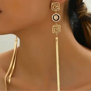 Elegant Gold Dangle Earrings